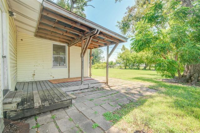 212 Winding Way Street, Lake Jackson, TX 77566
