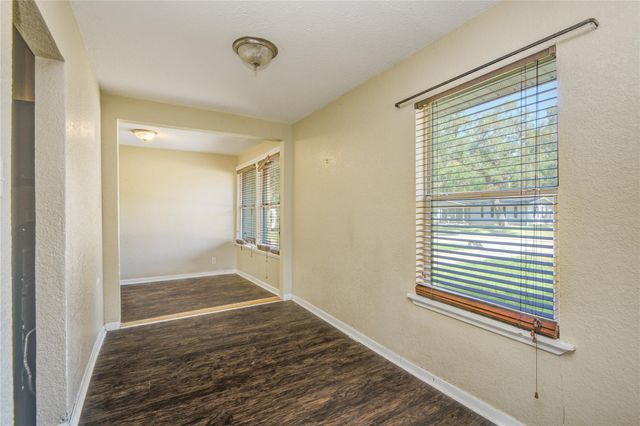 212 Winding Way Street, Lake Jackson, TX 77566