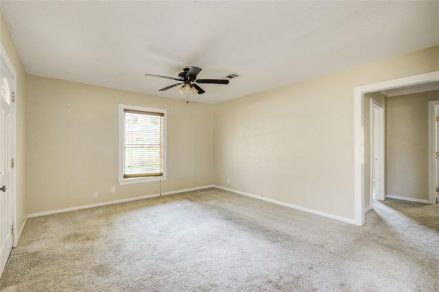 212 Winding Way Street, Lake Jackson, TX 77566