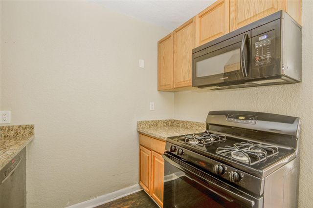 212 Winding Way Street, Lake Jackson, TX 77566