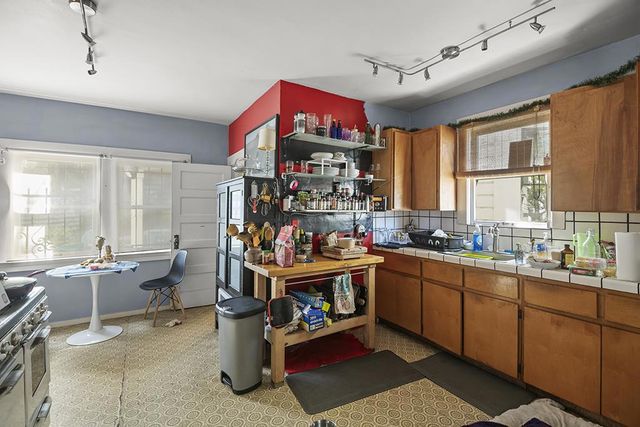 326328 Athol Avenue, Oakland, CA 94606