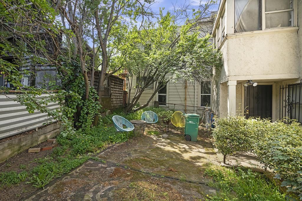 Image 16 of property listing at 326328 Athol Avenue, Oakland, CA 94606
