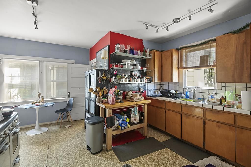 Image 7 of property listing at 326328 Athol Avenue, Oakland, CA 94606