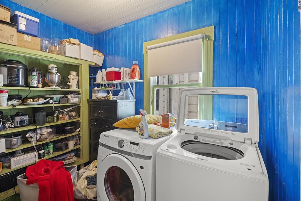 Image 9 of property listing at 326328 Athol Avenue, Oakland, CA 94606