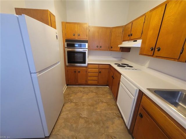 1637 Wright LN, Virginia Beach, VA 23451