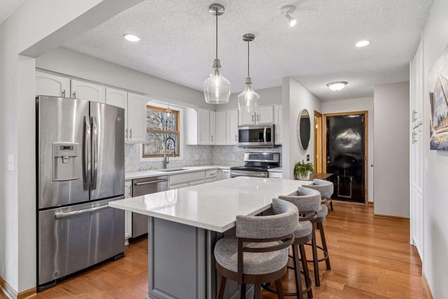 4015 Cottonwood Lane N, Plymouth, MN 55441