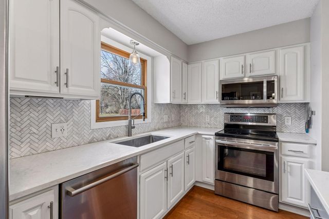 4015 Cottonwood Lane N, Plymouth, MN 55441