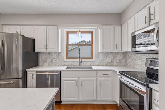 4015 Cottonwood Lane N, Plymouth, MN 55441