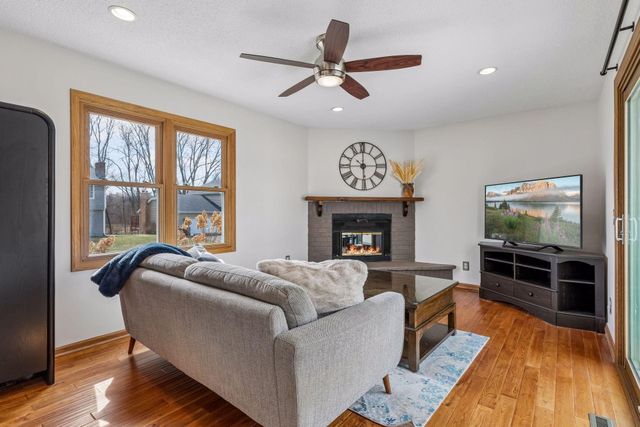 4015 Cottonwood Lane N, Plymouth, MN 55441