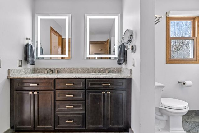 4015 Cottonwood Lane N, Plymouth, MN 55441