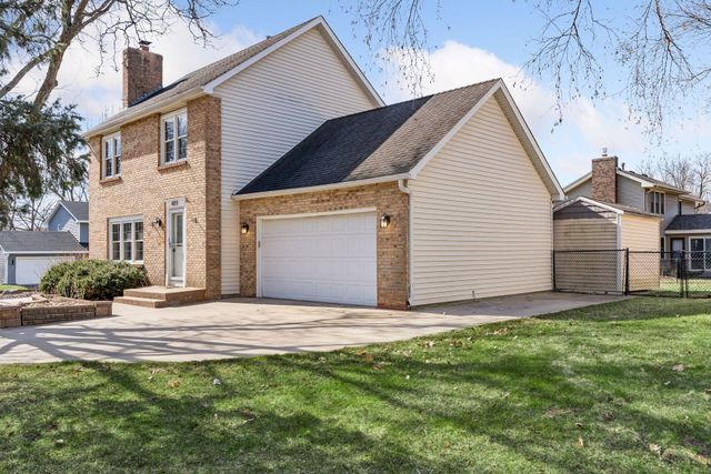 4015 Cottonwood Lane N, Plymouth, MN 55441