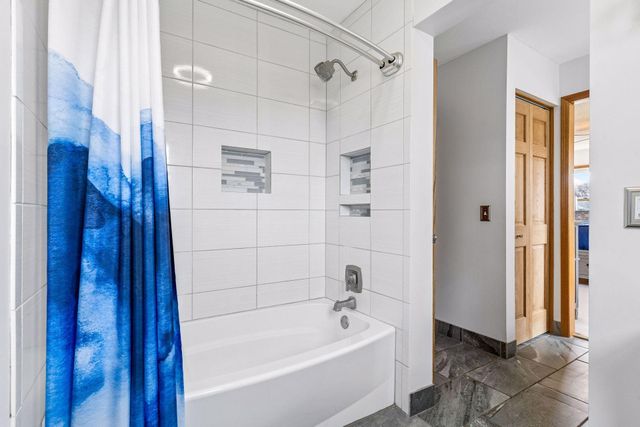 4015 Cottonwood Lane N, Plymouth, MN 55441