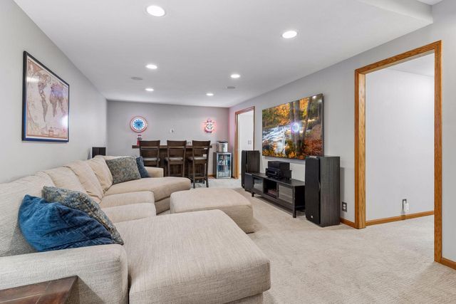 4015 Cottonwood Lane N, Plymouth, MN 55441