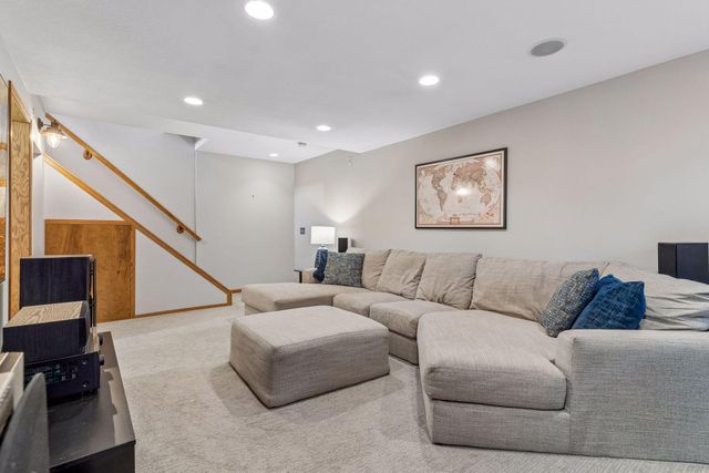 4015 Cottonwood Lane N, Plymouth, MN 55441