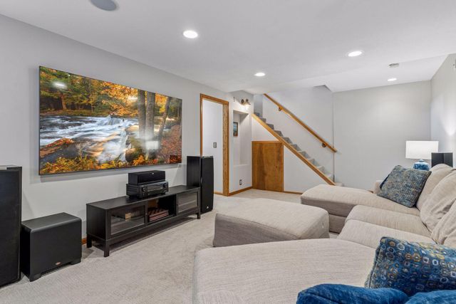 4015 Cottonwood Lane N, Plymouth, MN 55441