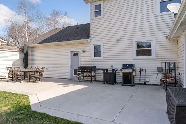 4015 Cottonwood Lane N, Plymouth, MN 55441