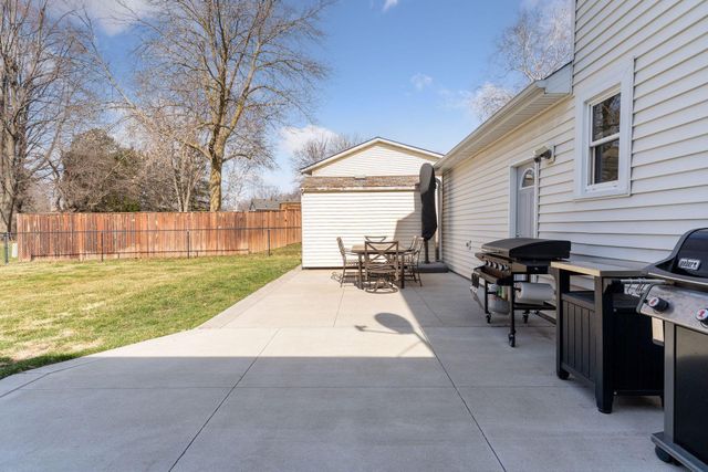 4015 Cottonwood Lane N, Plymouth, MN 55441