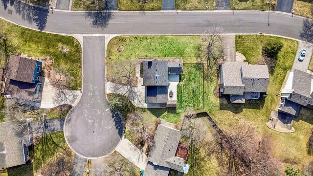 4015 Cottonwood Lane N, Plymouth, MN 55441