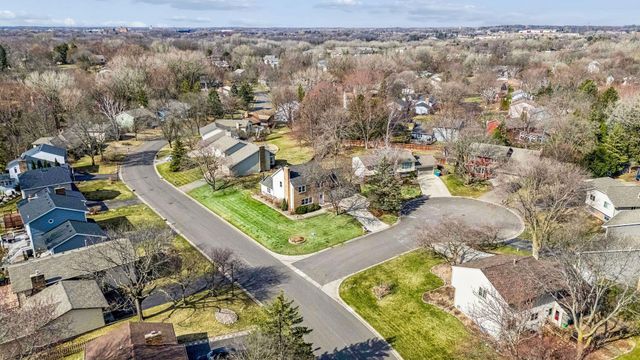 4015 Cottonwood Lane N, Plymouth, MN 55441