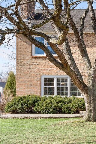 4015 Cottonwood Lane N, Plymouth, MN 55441