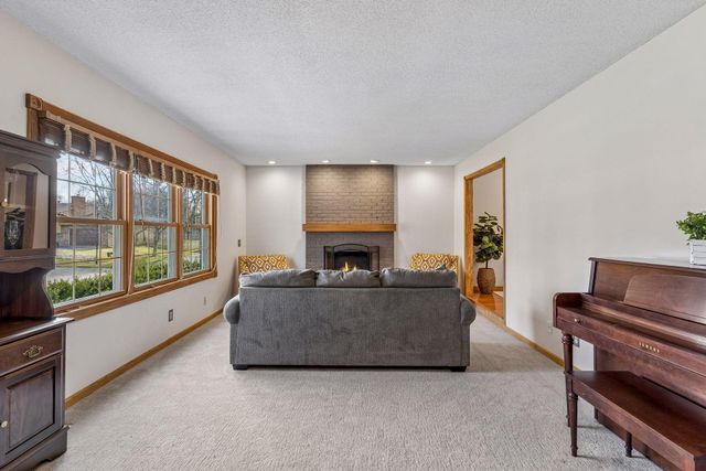 4015 Cottonwood Lane N, Plymouth, MN 55441