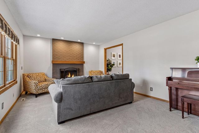 4015 Cottonwood Lane N, Plymouth, MN 55441