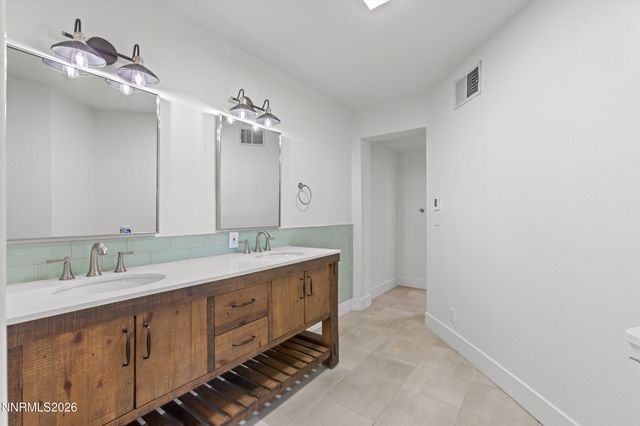 2725 W Lake Ridge Shores Court, Reno, NV 89519
