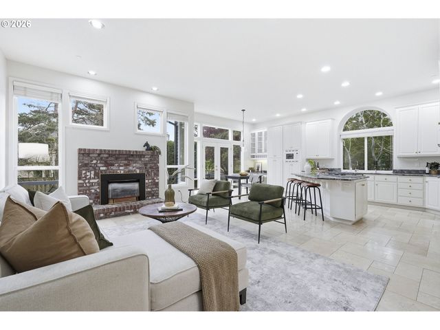6425 ASHWOOD Ct, West Linn, OR 97068