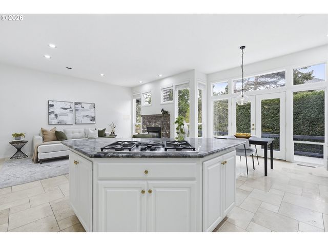 6425 ASHWOOD Ct, West Linn, OR 97068