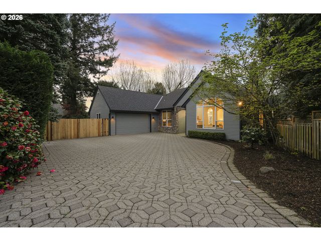 6425 ASHWOOD Ct, West Linn, OR 97068