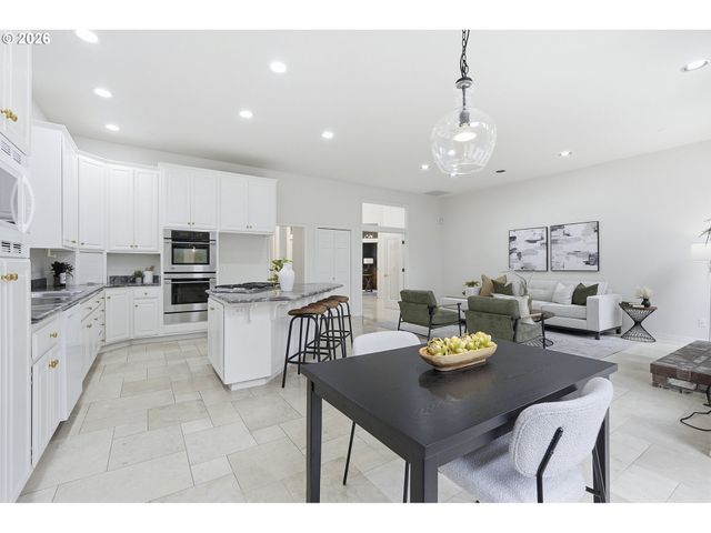 6425 ASHWOOD Ct, West Linn, OR 97068