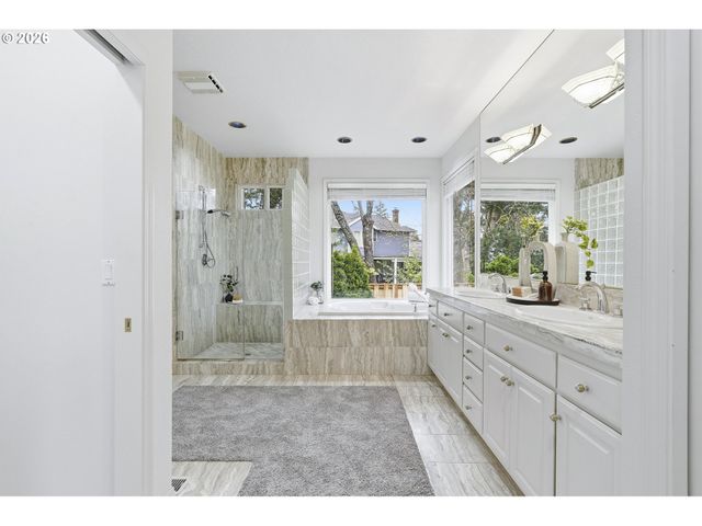 6425 ASHWOOD Ct, West Linn, OR 97068