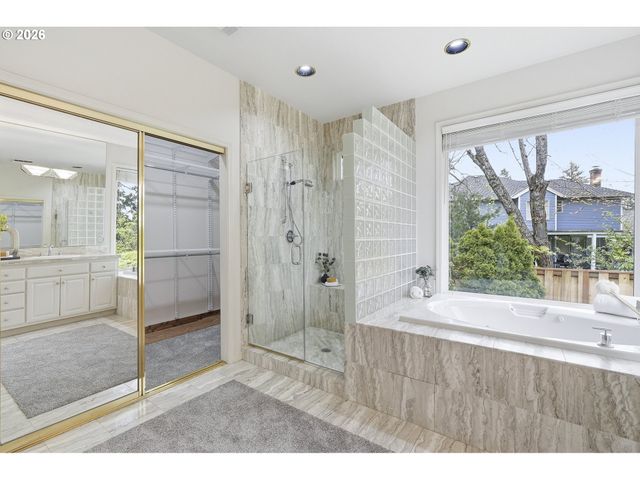 6425 ASHWOOD Ct, West Linn, OR 97068
