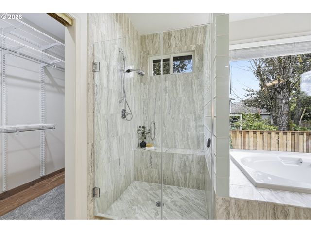 6425 ASHWOOD Ct, West Linn, OR 97068