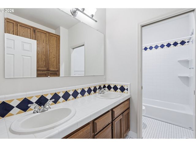 6425 ASHWOOD Ct, West Linn, OR 97068