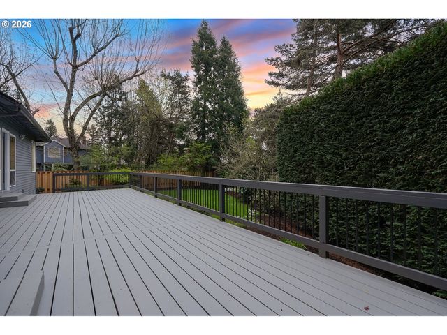 6425 ASHWOOD Ct, West Linn, OR 97068