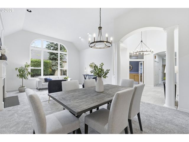 6425 ASHWOOD Ct, West Linn, OR 97068