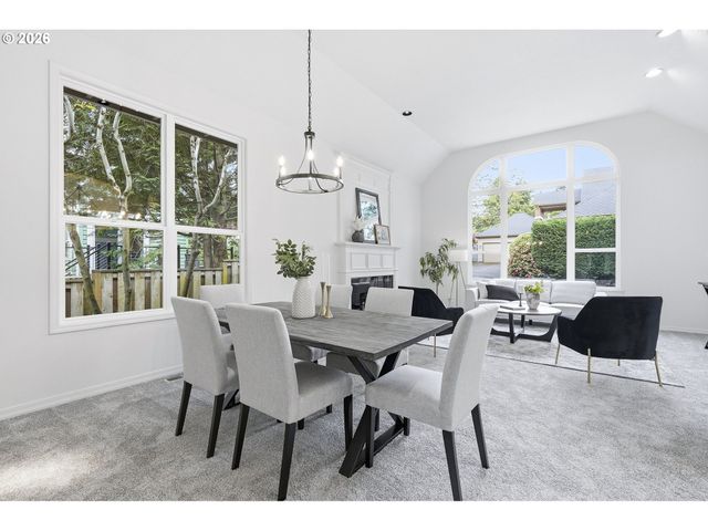 6425 ASHWOOD Ct, West Linn, OR 97068