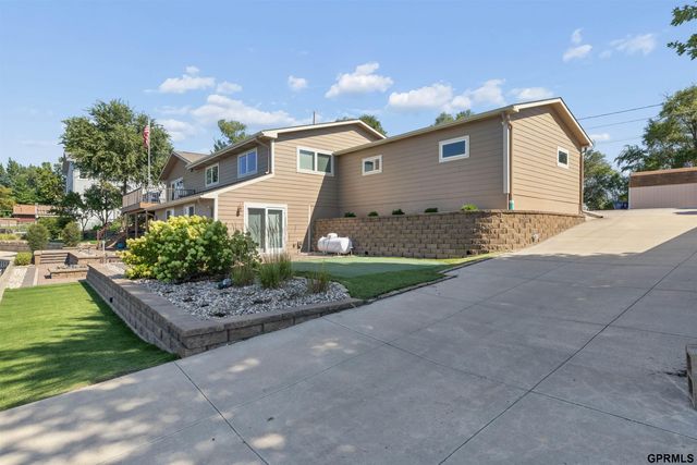 2520 Platte River Drive, Bellevue, NE 68123