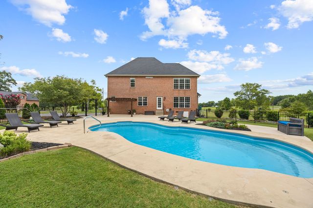 299 Karlee Dr, Lebanon, TN 37087