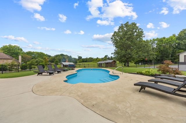 299 Karlee Dr, Lebanon, TN 37087