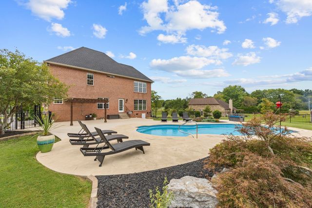 299 Karlee Dr, Lebanon, TN 37087
