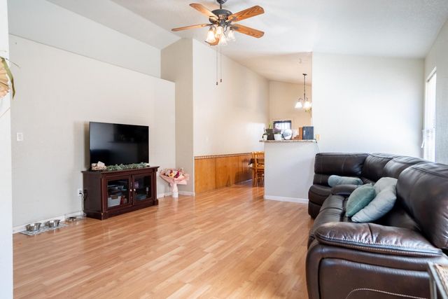 1089 La Mesa Street, Escalon, CA 95320