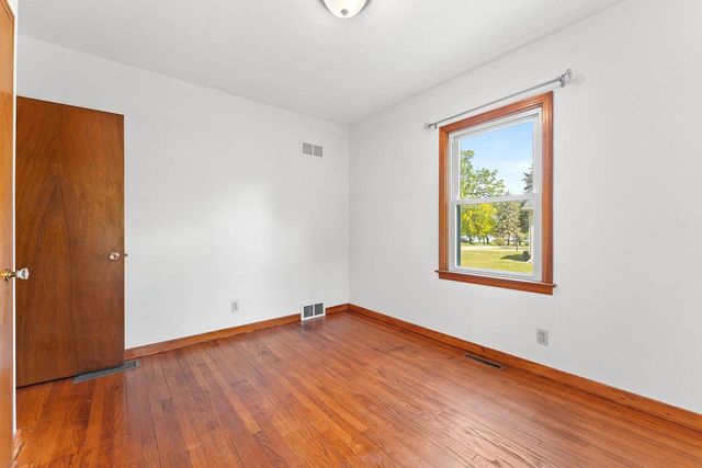 105 N 4TH AVENUE, Winneconne, WI 54986