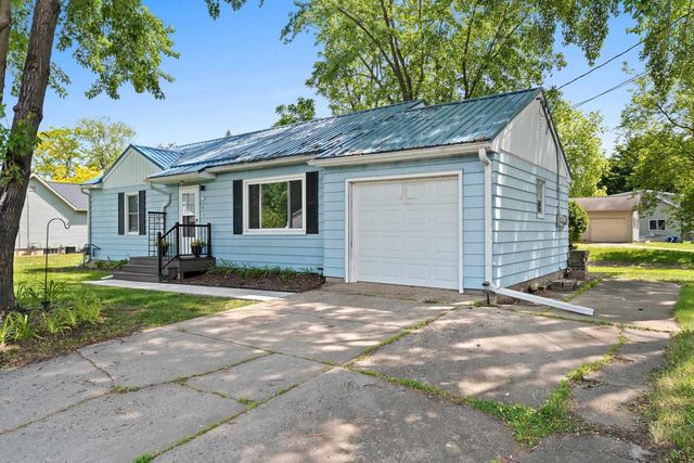 105 N 4TH AVENUE, Winneconne, WI 54986