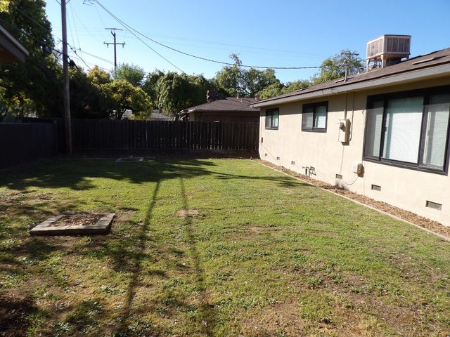4324 E Richert, Fresno, CA 93726