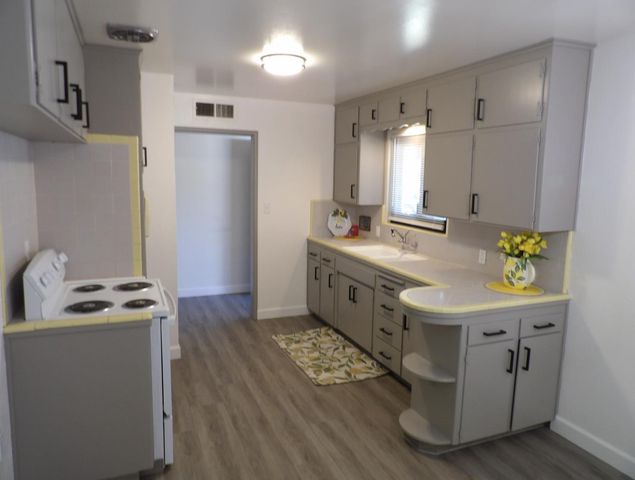 4324 E Richert, Fresno, CA 93726