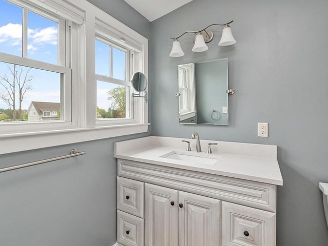 226 Fairway Drive, South Burlington, VT 05403