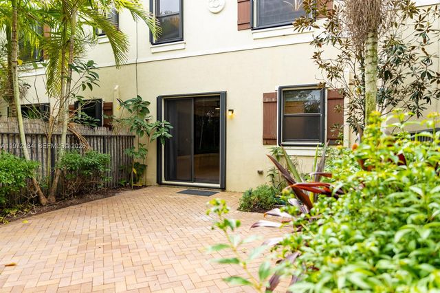 3993 S Allerdale Pl, Coconut Creek, FL 33073