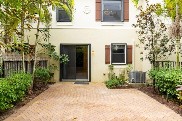 3993 S Allerdale Pl, Coconut Creek, FL 33073